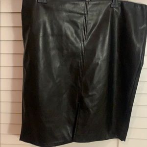 Worthington pleather pencil skirt